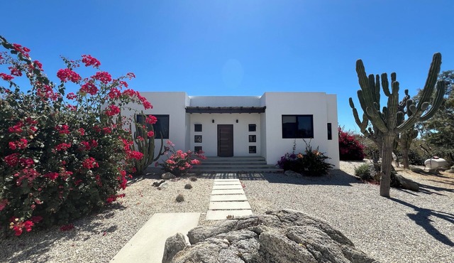 Private Oasis · Pool, Roof Deck & Scenic Views
