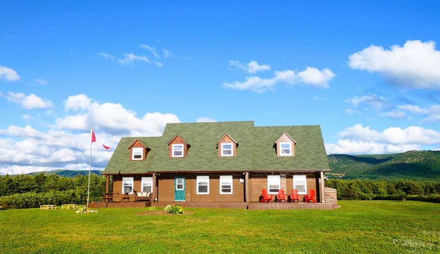 Private Ocean Front & Mountain View Acadian Lodge in Chéticamp