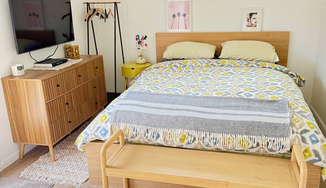 Private Retreat Eco-friendly Studio w/free parking