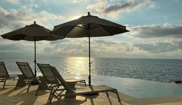 PRIVATE ROMANTIC OCEAN FRONT LUXURY
