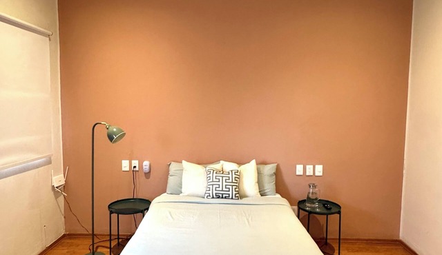 Private room with private bathroom in the Americana neighborhood
