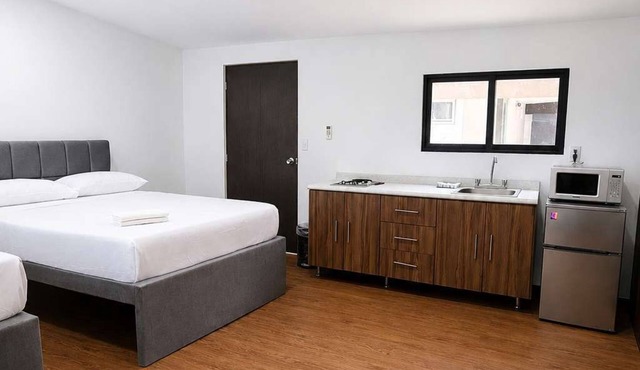 Private Room, Zona Consulado