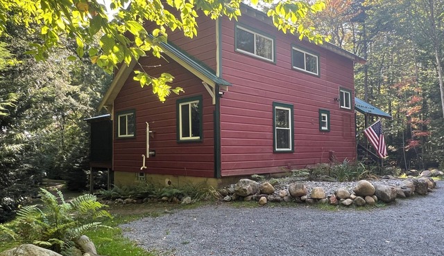 Puchers Place - Spacious, waterfront home on a private non-motorized lake in Thendara