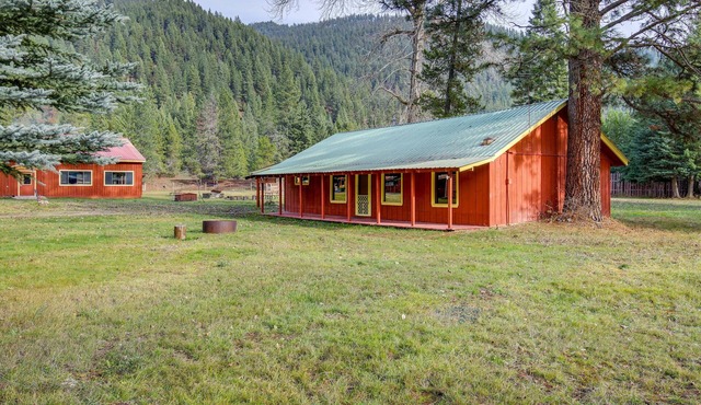 Quaint DeBorgia Retreat: Black Diamond Guest Ranch