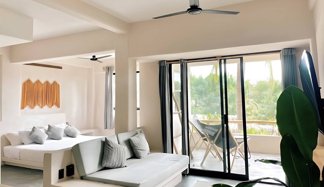 Queen 1BR Loft · Shaded Terrace · Zicatela