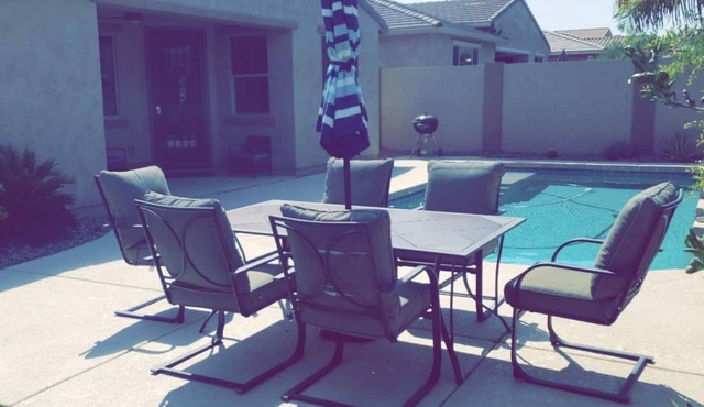 Queen Creek Oasis - 4bed, 3bath w/Heated POOL :-),