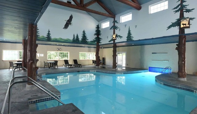 Queen Suite w/Full Kitchen, Patio & Bar | 0.1mi to River Conservancy Area