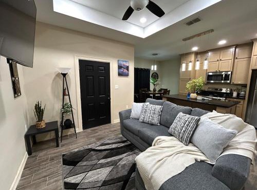 Quiet 2BR Retreat , Fenced yard , Modern Duplex