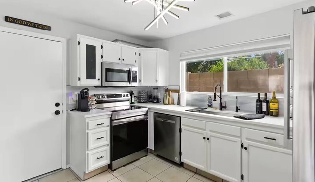 Quiet & Safe Single Family Home Near Desert Ridge