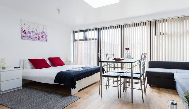 Rainbow Studio Canary Wharf with terrace
