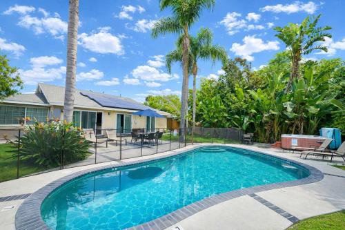 Rainforest Villa 4 Bedroom PoolSpa Walk2Disneyland