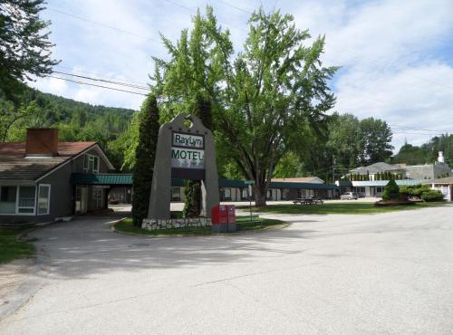 Ray Lyn Motel in Trail