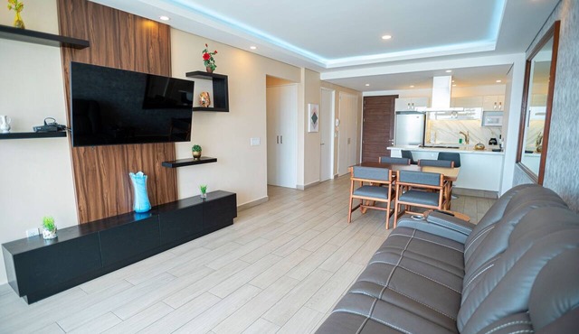Real View Towers, Real Center Plaza, 1st Floor Charming 1 BR, Zona Real