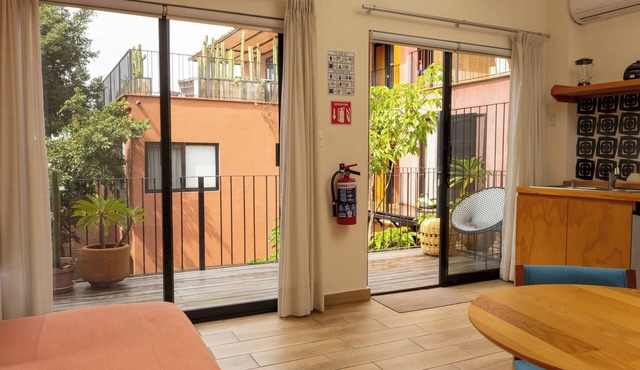 REGIONES - CAÑADA · Charming Upper Floor Suite