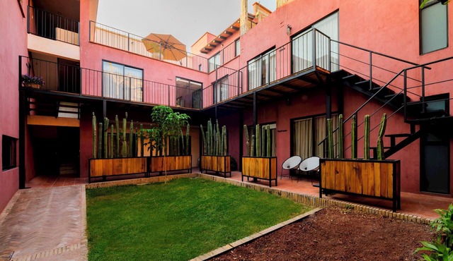 REGIONES - PAPALOAPAN · Charming ground Floor Suite