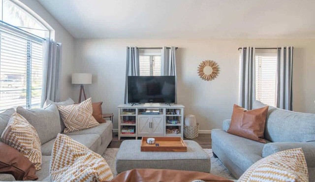 Relax and Unwind GatedPool Sleeps9 Family Fave