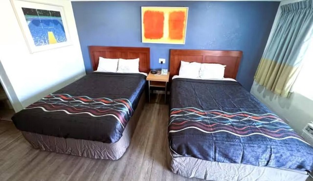 Relax in Three Pristine Studio w/Queen Beds + Private Bath, Central Ridgecrest