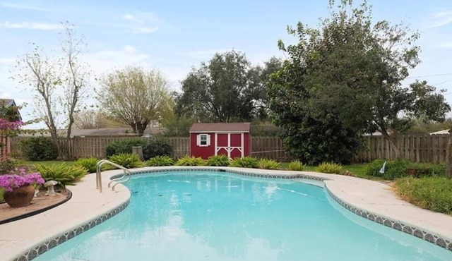 Relax or Entertain in Our Beautiful Private Centrally Located Oasis