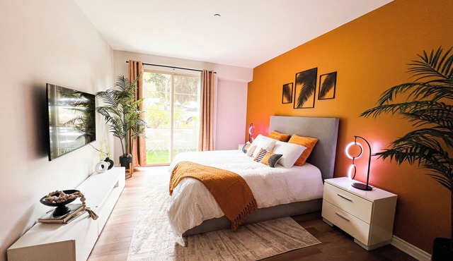 Relaxing 2 BR Oasis w/Parking