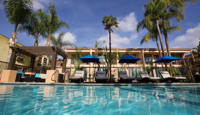 Relaxing 2 Queen Stay at The Cove Hotel! Pool & Gym Access | Explore Long Beach!