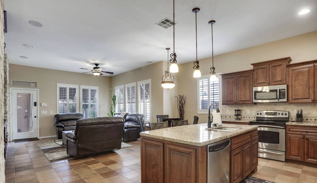 Relaxing 3bed 2 bath well equipped and designed home in the heart of Verrado