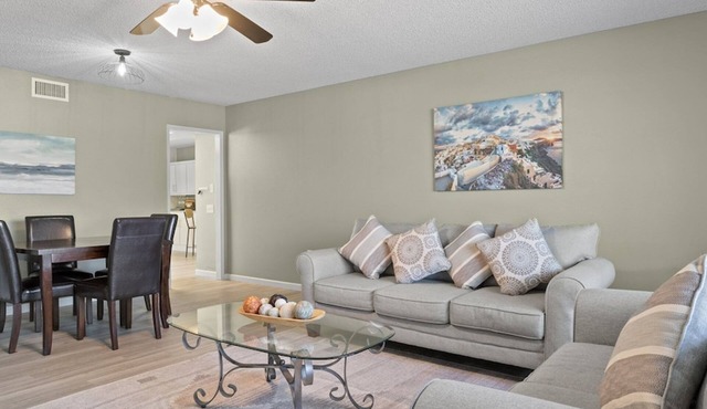 Relaxing Getaway In Sun City 55+ Golf Community!