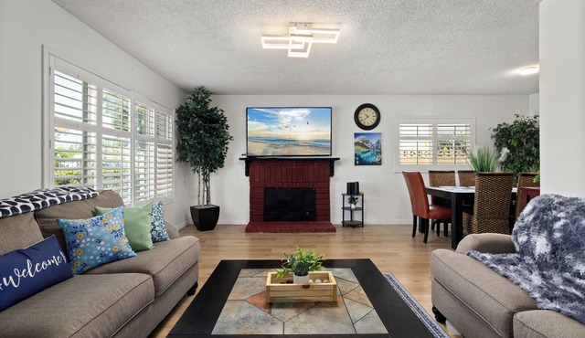 Relaxing Getaway w/Game Room, Pickleball & More