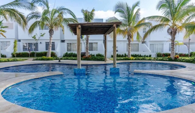Relaxing Home with Pool – 3 Minutes to Sand & Sea