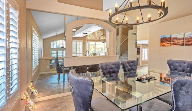 Relaxing Poolside Getaway in Henderson: Sleeps 10 for Ultimate Comfort!