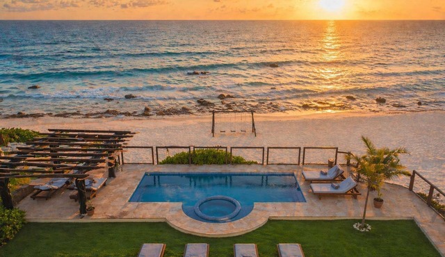 Relaxing Villa by the Sea - Chef & Housekeeping