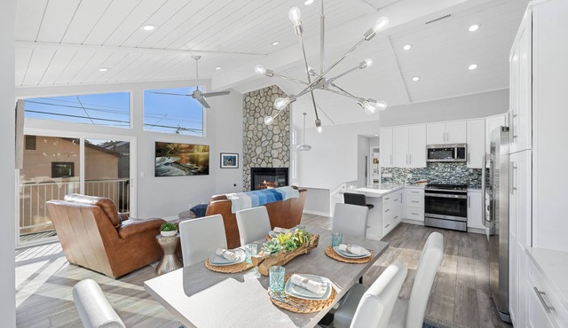 Remodeled beach house, 3-minute walk to sand, Main St. restaurants and shopping