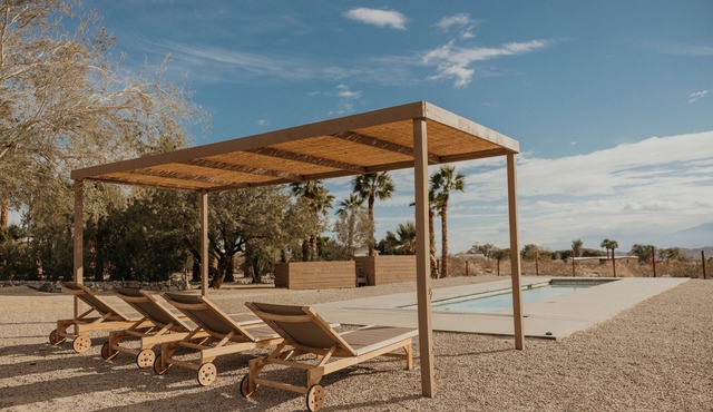 Remote Desert Oasis+Pool+Hot Tub+Pickleball+Views