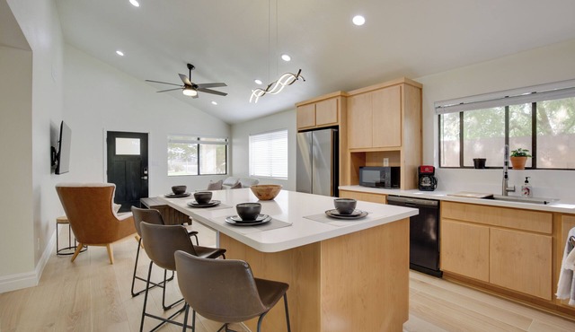 Renovated Yuma Home w/Community Pool!