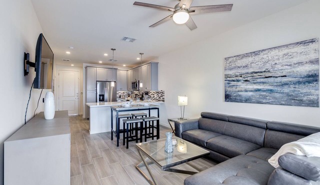 Resort Condo in Desirable Chandler. Tons of Amenities. Walk to Everything! 30 Night Min!