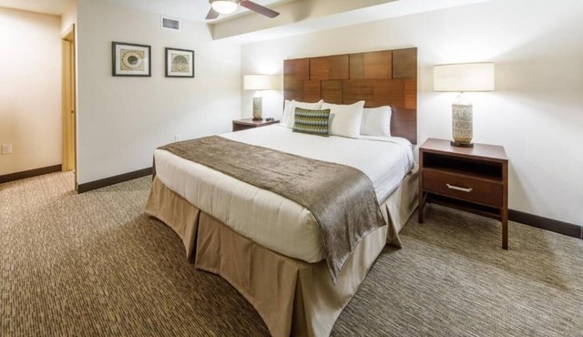 Resort-Style Scottsdale Stay w/Waterpark, Dining & Game Room