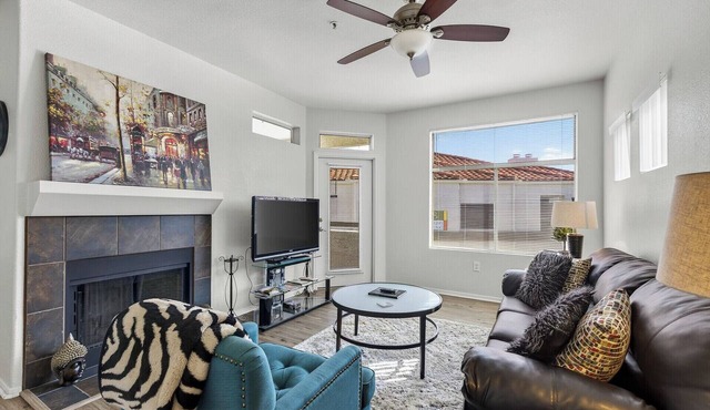 Resort-Style Scottsdale Retreat with Heated Pool. King Bed. Minutes to Old town