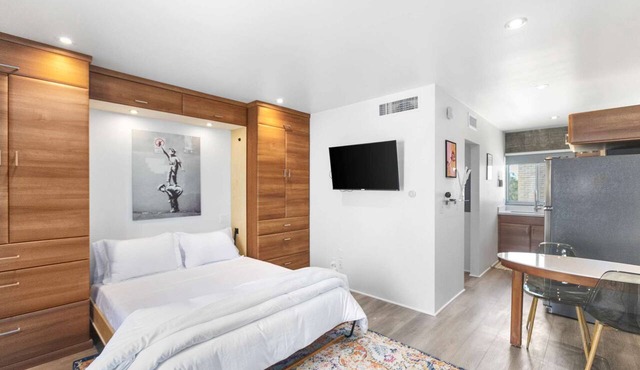 Retro-Modern Hideout in DTPH – Walkable + Pool
