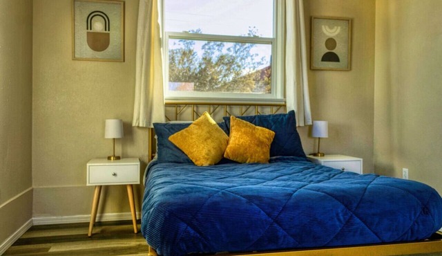 Retro Retreat - A Desert Oasis