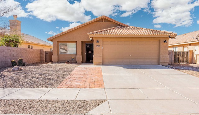 Rita Ranch Retreat - Cozy 4 BD