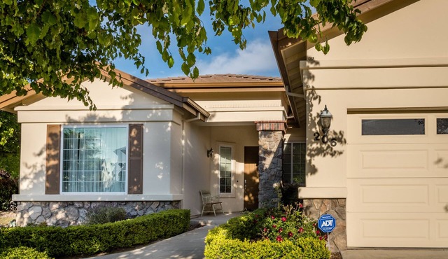 Ritz Del Rio-Your Spacious Downtown Retreat!