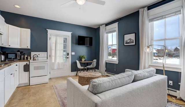 River Park Studio! Apartment Near Shops & Trails