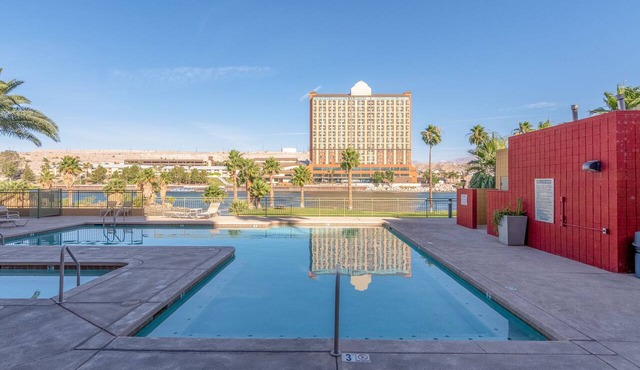 Riverfront Condo w/beach, boat launch, pool & spa