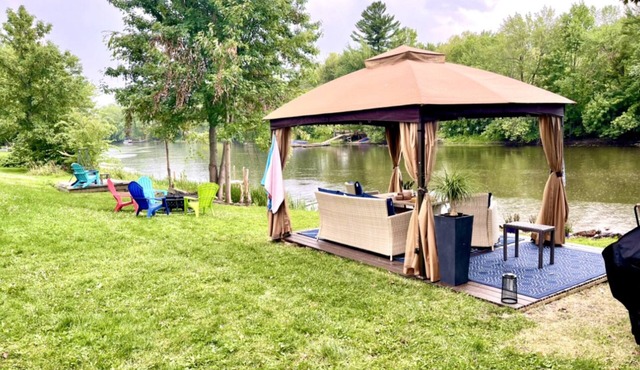 Riverfront Cottage and Cabana. 3-bedroom, 2 bath on the Lazy, Great Chazy, River in Champlain