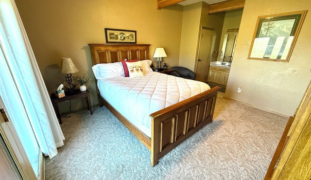 Riverfront Lodge in White Bird, ID – 1BR w/Panoramic Views & Breakfast Unit 6