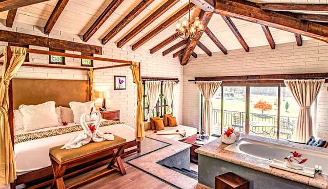 Romantic Lakeside 1 Bedroom Cabin