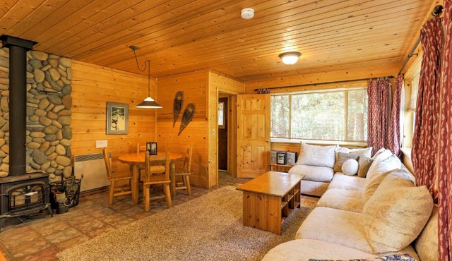 Romantic Riverfront Cottage - 1 Mile to Winthrop! in Winthrop