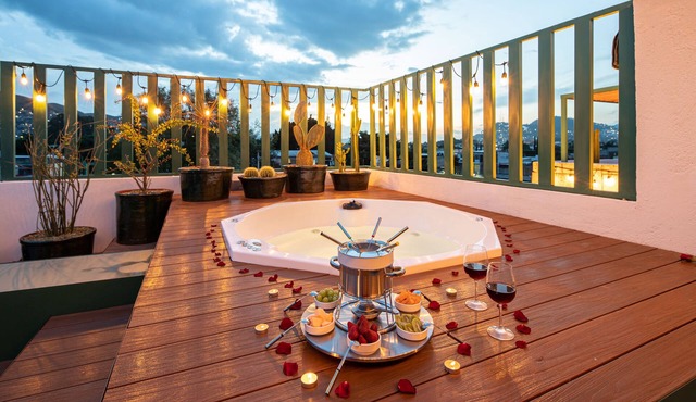Rooftop Hot Tub 3 levels 5br in Villa