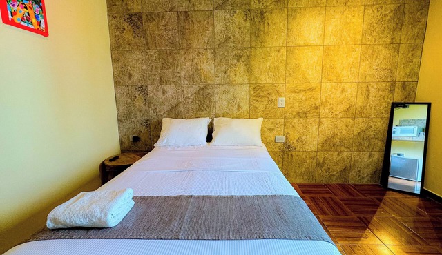 Room for 3 people, 3 blocks from 5th avenue and public beach 🏖️🏝️
