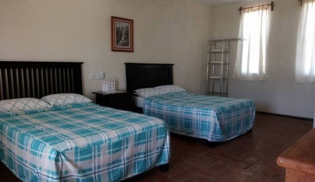 ROOM FOR 4 TWO BEDS SAN PABLO ETLA