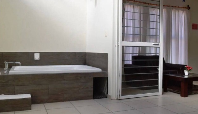 ROOM WITH JACUZZI KING SIZE BED